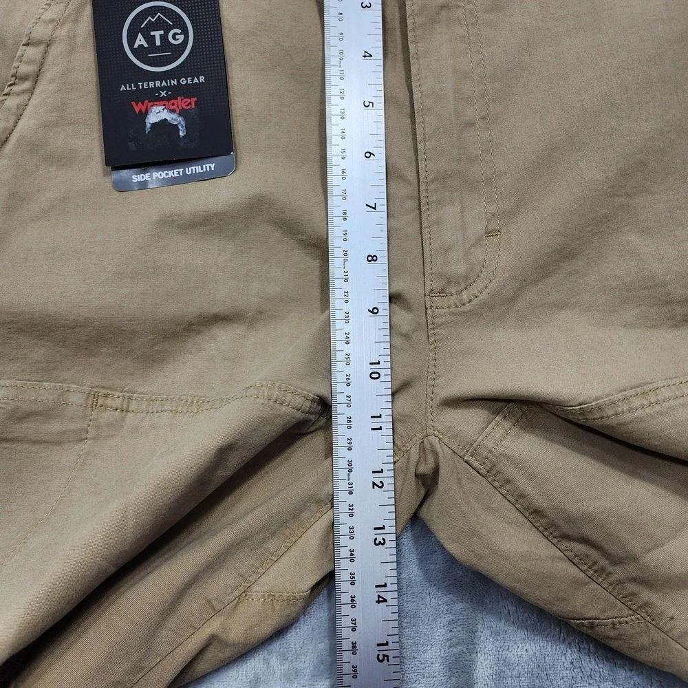 NEW Wrangler Shorts Mens 36 Beige ATG All Terrain Gear Utility Cargo 9